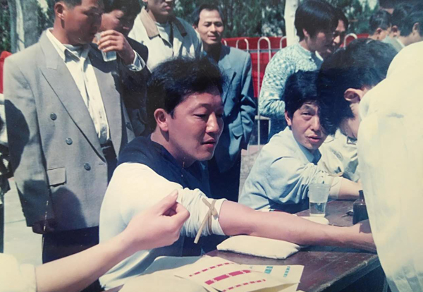 廖俊波在拿口镇时曾带头参加无偿献血。